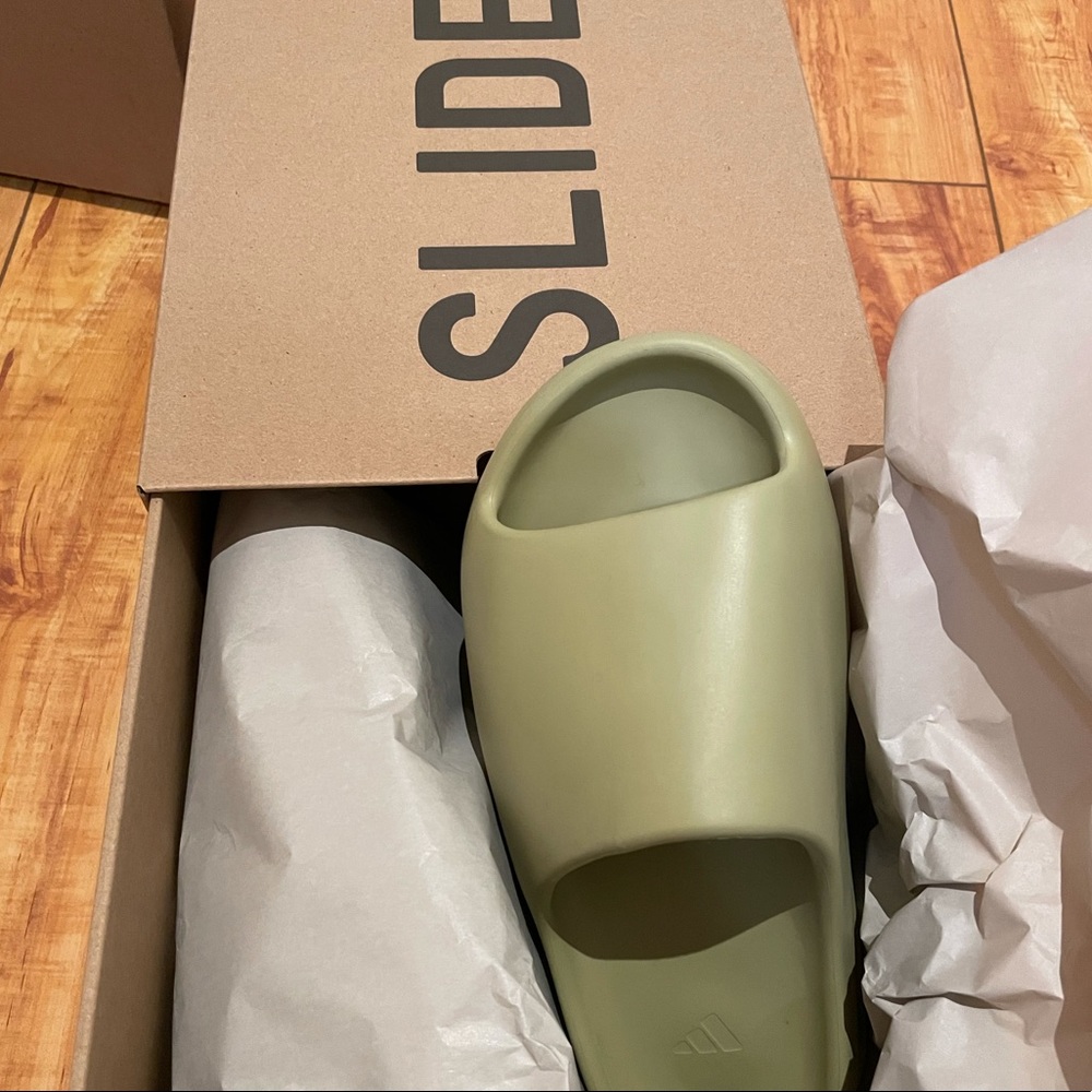 Yeezy slide resin